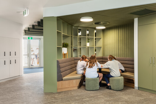 Brighton High School / JAWSARCHITECTS - Interior Photography, Living Room, Table, Chair