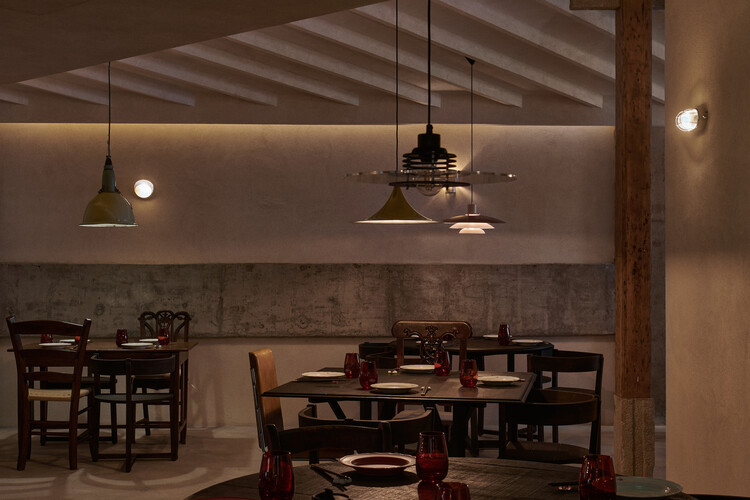 红椛杭州中心店 / 退化建筑 - 室内图, 餐厅, 灯, 椅子
