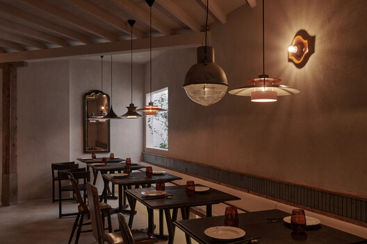 红椛杭州中心店 / 退化建筑 红椛杭州中心店 / 退化建筑 - 室内图, 餐厅, 灯