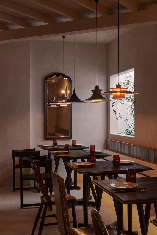 红椛杭州中心店 / 退化建筑 红椛杭州中心店 / 退化建筑 - 室内图, 餐厅, 灯