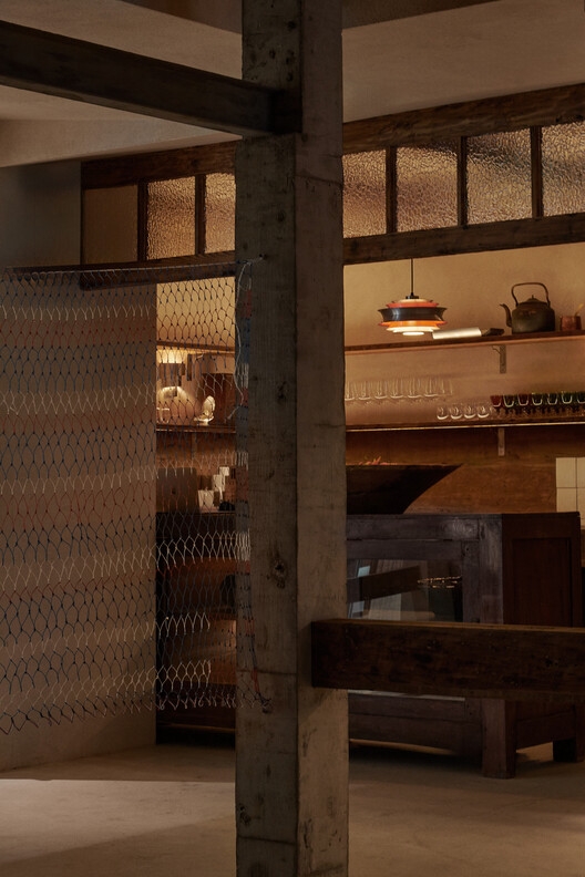 红椛杭州中心店 / 退化建筑 红椛杭州中心店 / 退化建筑 - 室内图, 木头, 灯, 梁