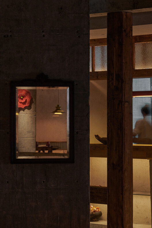 红椛杭州中心店 / 退化建筑 红椛杭州中心店 / 退化建筑 - 室内图, 木头, 灯