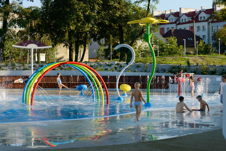 Evolving Urban Playgrounds: 5 Design Strategies and 31 Projects Around the Globe - Image 20 of 39