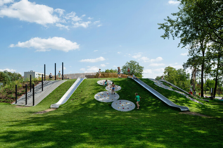 Evolving Urban Playgrounds: 5 Design Strategies and 31 Projects Around the Globe - Image 33 of 39