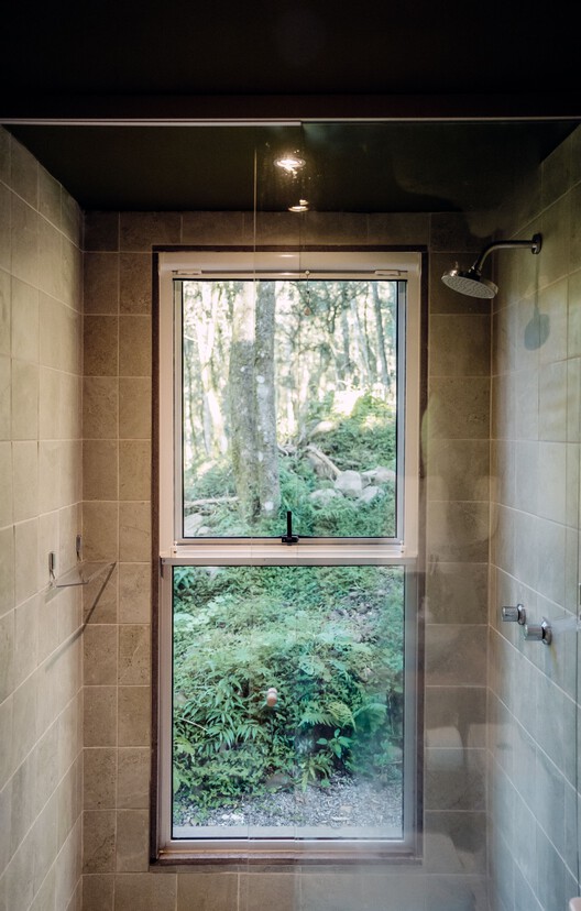Solena Cabin - Mata / Desterro Arquitetos - Interior Photography, Bathroom, Wood, Glass