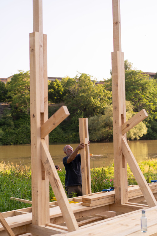 Inhabiting the River Intervention / Erazo Pugliese - Exterior Photography, Wood, Beam