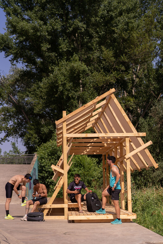 Inhabiting the River Intervention / Erazo Pugliese - Exterior Photography, Wood, Beam