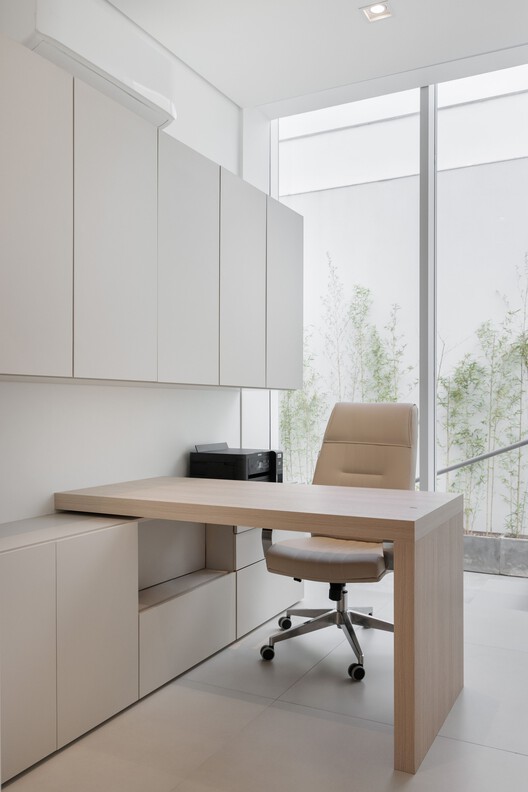 Sede Administrativa Med First / gruta.arquitetos - Fotografia de Interiores, Cozinha, Mesa, Madeira, Cadeira