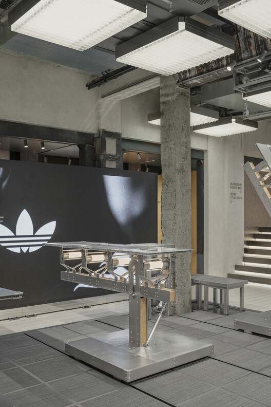 ADIDAS ORIGINALS 安福 322 旗舰店 / 東木筑造 + TO ACC - 室内图, 楼梯