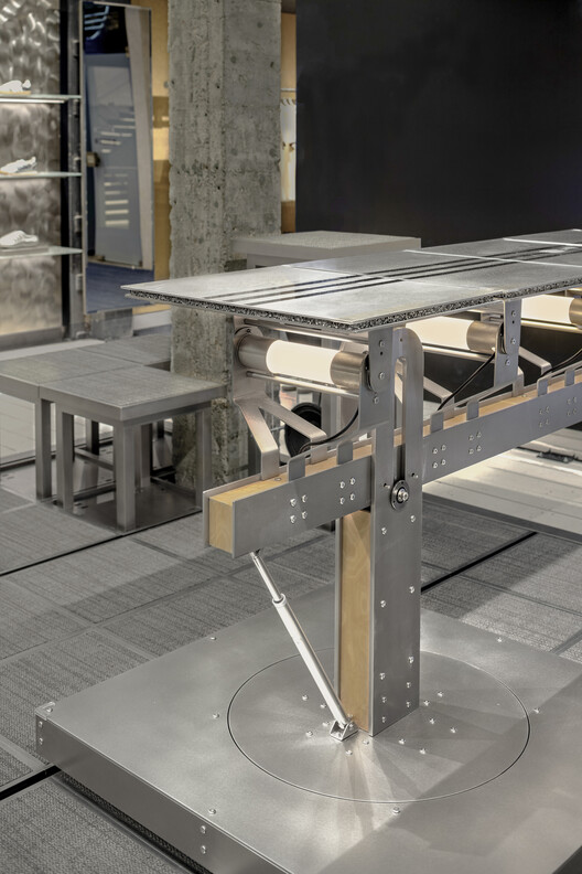 ADIDAS ORIGINALS 安福 322 旗舰店 / 東木筑造 + TO ACC - 室内图, 钢