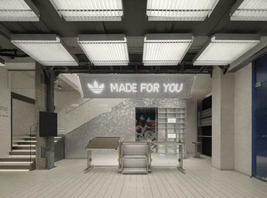 ADIDAS ORIGINALS 安福 322 旗舰店 / 東木筑造 + TO ACC - 室内图