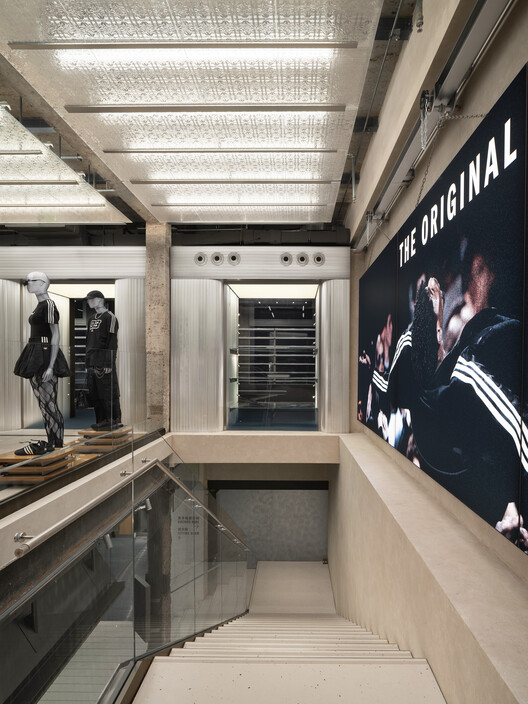 ADIDAS ORIGINALS 安福 322 旗舰店 / 東木筑造 + TO ACC - 室内图