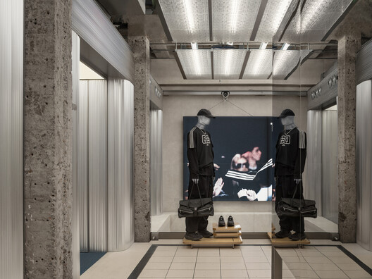 ADIDAS ORIGINALS 安福 322 旗舰店 / 東木筑造 + TO ACC - 室内图