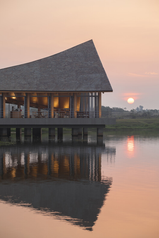 The Driftwood Village Center / Primary Architects - Interior Photography, Waterfront