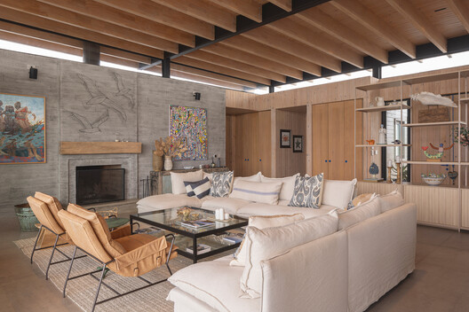 Casa Aguadulce / Benjamin Goñi Arquitectos + Claro + Westendarp Arquitectos - Fotografía interior, Sala de estar, Madera, Mesas, Sillones, Sillas