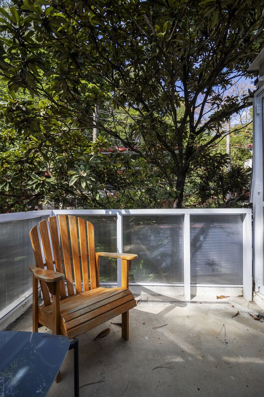 Agência Oito TM / André Ávila Arquitetura Agência Oito TM / André Ávila Arquitetura - Fotografia de Exterior, Madeira, Cadeira, Balcão, Terraço