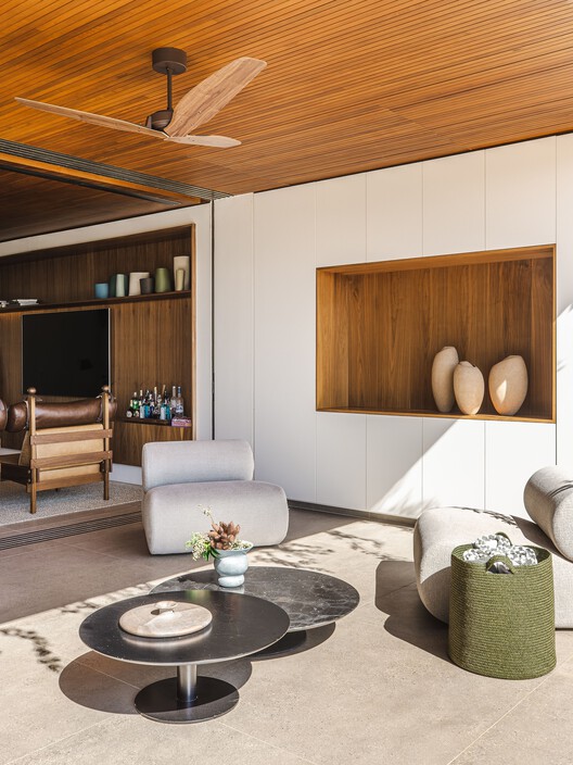 JF Residence / kg studio - Interior Photography, Living Room, Table, Wood, Chair, Sofa, Lighting