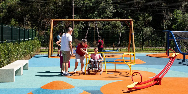 Inclusive Playgrounds: Every Body Can Play Through Architecture - Image 11 of 17