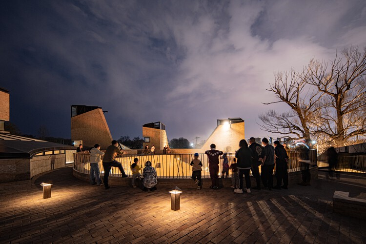 Centro Comunitario de la Aldea West Wusutu / Zhang Pengju - Fotografía exterior