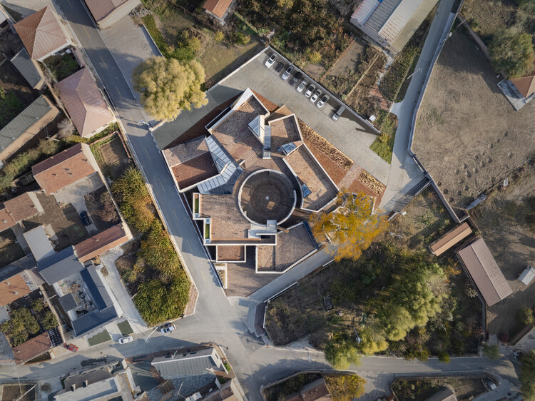 Centro Comunitario de la Aldea West Wusutu / Zhang Pengju - Imagen 2 de 47