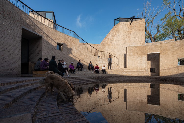 Centro Comunitario de la Aldea West Wusutu / Zhang Pengju - Fotografía exterior