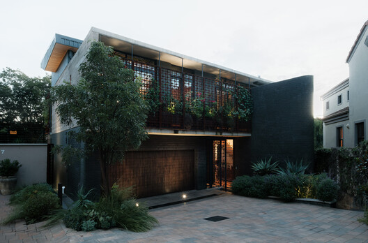 Noirhaus / KONSEP Architecture Studio