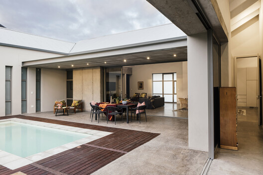 Parys House / Nadine Engelbrecht Architect - Interior Photography, Door, Concrete, Courtyard, Beam