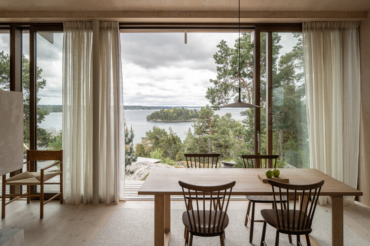 Villa Vy / Studio Ida Tinning - Fotografía interior, comedor, madera, sillas