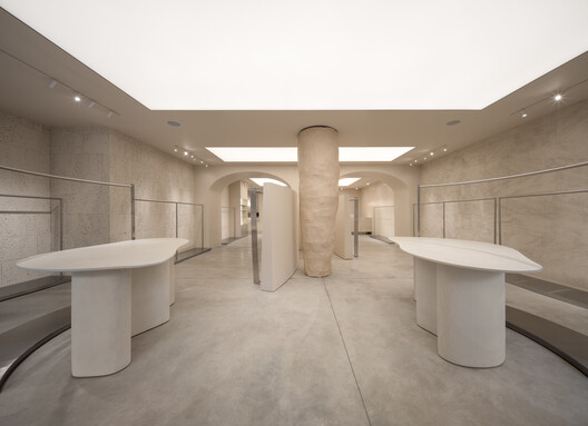 PAPAYA Brand Showroom / Between The Walls - Image 3 of 31