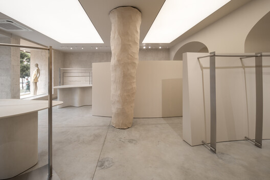 PAPAYA Brand Showroom / Between The Walls - Image 8 of 31