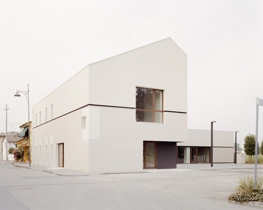 Civic Center / Archiplanstudio