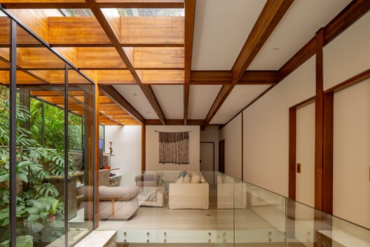 Casa Renda / André Luque - Fotografia de Interiores, Sala de Estar, Madeira, Vidro, Viga