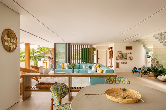 Casa Renda / André Luque - Fotografia de Interiores, Madeira, Mesa, Cadeira