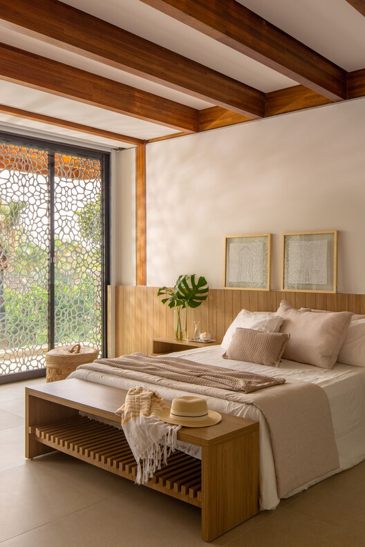 Casa Renda / André Luque - Fotografia de Interiores, Sala de Estar, Madeira, Dormitório, Cama, Iluminação