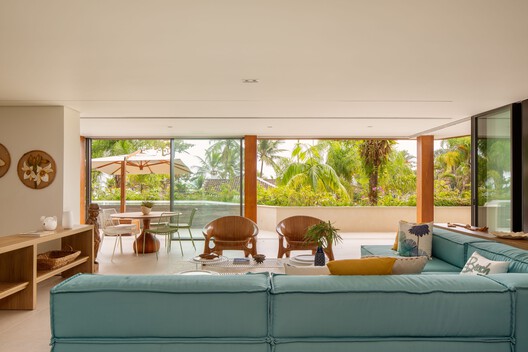 Casa Renda / André Luque - Fotografia de Interiores, Sala de Estar, Madeira, Sofá, Mesa, Cadeira