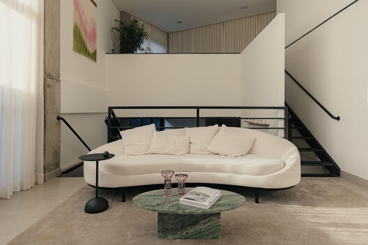 Loja Studio By Letícia Lage / Dhar Arquitetura - Fotografia de Interiores, Sala de Estar, Sofá
