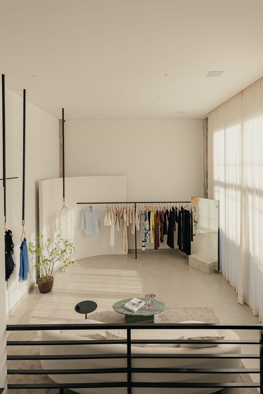 Loja Studio By Letícia Lage / Dhar Arquitetura - Imagem 6 de 31