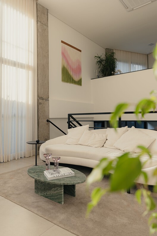 Loja Studio By Letícia Lage / Dhar Arquitetura - Fotografia de Interiores, Iluminação, Sofá, Mesa, Cadeira