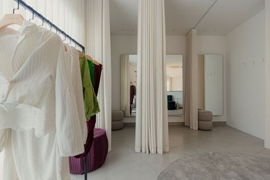 Loja Studio By Letícia Lage / Dhar Arquitetura - Imagem 27 de 31