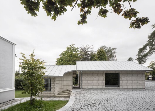 Integrating Creative Spaces: Designing Art Studio Additions at Home - Image 26 of 53