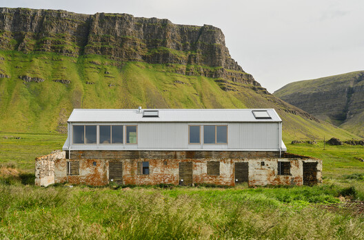 Integrating Creative Spaces: Designing Art Studio Additions at Home - Image 39 of 53