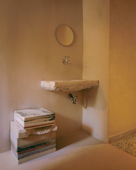 Concept Store & Bar 1OAM apotheke / Studio Andrew Trotter + Eva Papadaki - Image 5 of 21