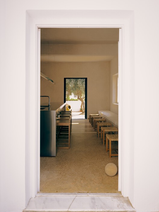 Concept Store & Bar 1OAM apotheke / Studio Andrew Trotter + Eva Papadaki - Image 11 of 21