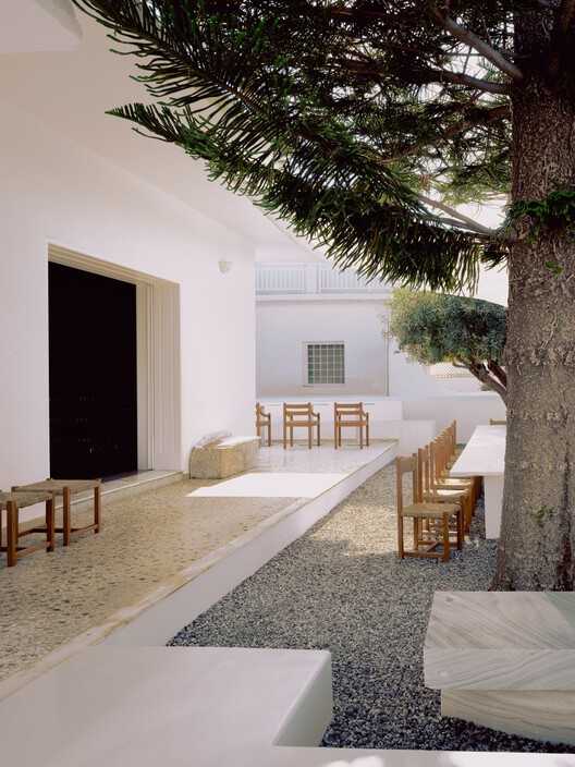 Concept Store & Bar 1OAM apotheke / Studio Andrew Trotter + Eva Papadaki