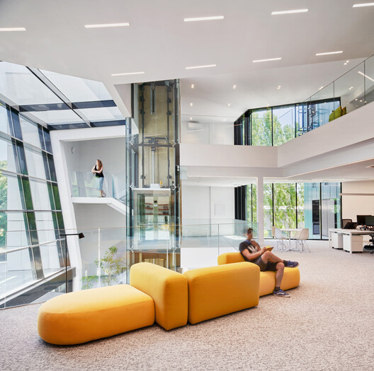 ¿Cómo influyen las nuevas innovaciones en el diseño de interiores en España? - Imagen 14 de 15