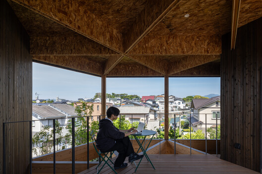 Office in the Breeze / Furumori Koichi architectural design studio+Daiju Kuwahara - Interior Photography, Wood, Balcony