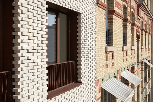 Un Toit - Parisian Residence / Atelier du Pont - Interior Photography, Brick, Facade