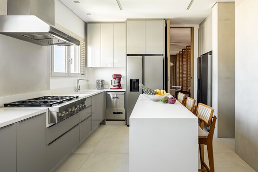 Apartamento AEG / Studio MEMM - Fotografía interior, Cocina, Encimera, Madera, Iluminación