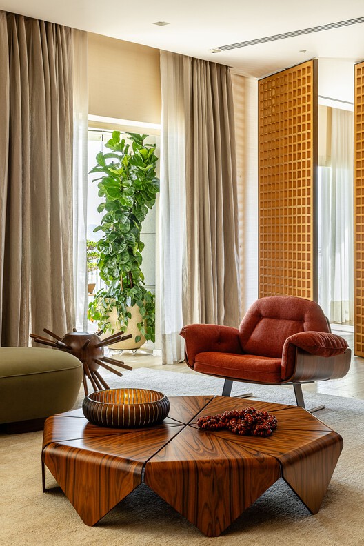 AEG/Studio Apartment MEMM - Fotos interiores, casa de madera, Ceilán, mesa, sillas