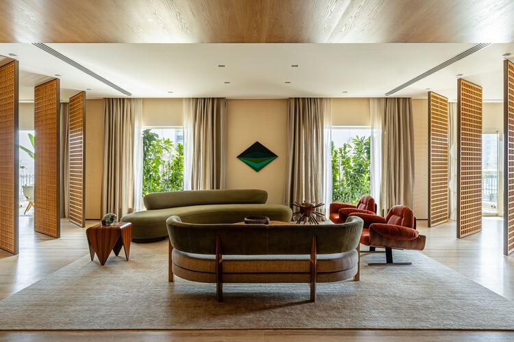 Apartamento AEG / Studio MEMM - Fotos interiores, habitaciones de madera, sillas